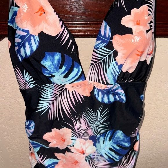 DKNY Women’s XXL Tropical Floral One Piece Swim Suit Used One Time Only EUC - Picture 4 of 4